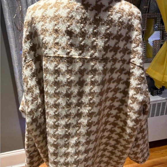 Houndstooth Button-Up Jacket - Picture 2 of 2